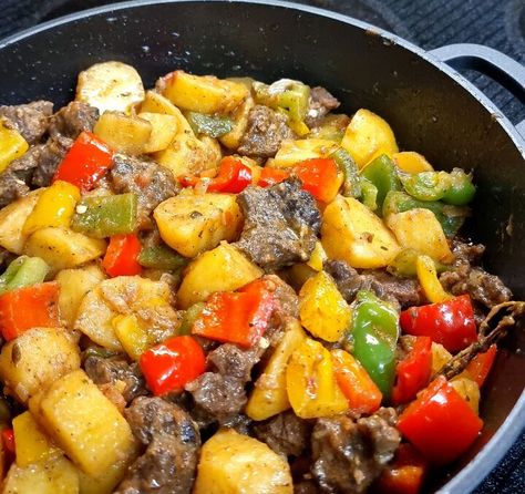 Beef With Potatoes And Carrots, Stir Fry With Potatoes, Potato Stir Fry Recipes, Potato And Peppers Recipes, Sweet Potato Stir Fry Recipes, Stir Fry Potatoes, Potato Stir Fry, Chicken Zucchini Casserole, Beef Stir Fry Recipes