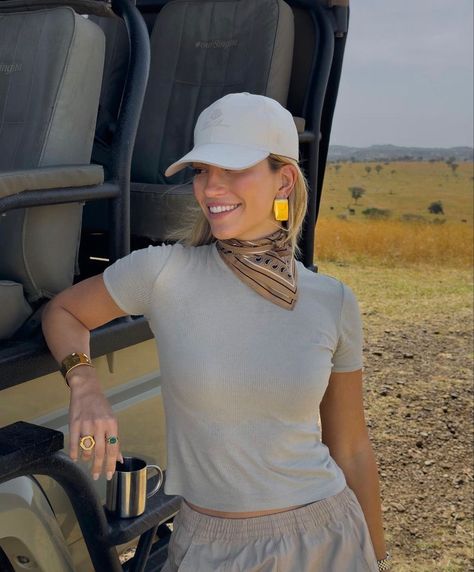 Safari Outfits Aesthetic, South Africa Style Outfits, South Africa Trip Outfits, Africa Travel Outfit, South Africa Safari Outfit, Africa Trip Outfits, Africa Outfits Travel, South Africa Outfits What To Wear, Africa Safari Outfits