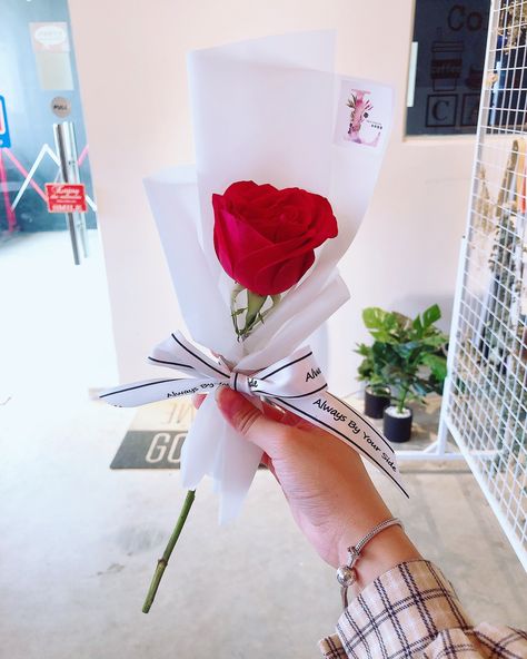 Single Rose Wrapped, Single Wrapped Rose, Single Red Rose Bouquet, One Rose Gift, Single Rose Bouquet, Single Flower Bouquet, Galaxy Flowers, Diy Bouquet Wrap, Single Red Rose