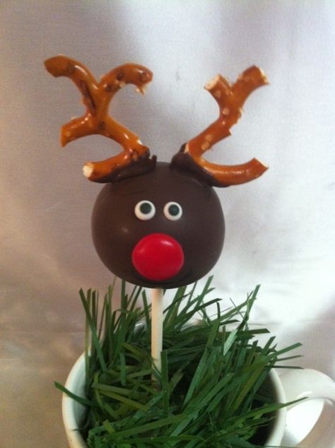 Reindeer Cake Pop Xmas Cake Pops, Christmas Treats To Sell, Holiday Cake Pop, Reindeer Cake, Reindeer Cakes, Store Bought Frosting, Christmas Cake Pops, Holiday Sweets, Pop Ideas