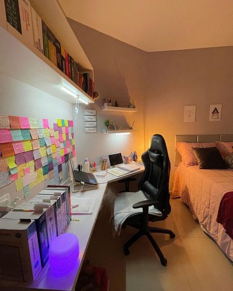 Study Desk Decor, Study Room Design, Pinterest Room Decor, Study Room Decor, Dream House Rooms, Minimalist Room, Dream Room Inspiration, Room Makeover Bedroom, Home Office Setup