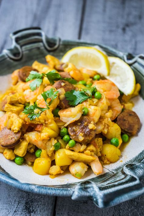 A quick and easy low carb Cauliflower Paella with chicken, chorizo, shrimp and scallops that is sure to impress your family and friends. Cauliflower Paella, Shrimp Chorizo, Keto Savory, Easy Paella, Keto Easy, Chorizo Recipes, Paella Recipe, Easy Cauliflower, Appetizers For A Crowd