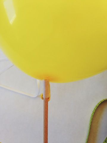 Diy Balloon Sticks, Balloon Sticks Ideas Diy, Balloon Sticks Ideas, Balloon On A Stick, Balloons On Sticks, Balloon Stick, Plastic Balloons, Penguin Birthday, Cheer Someone Up