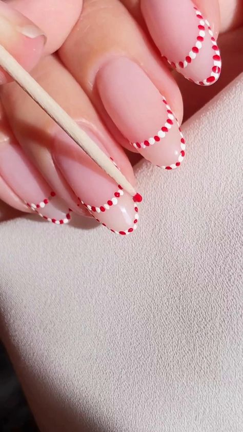 Nail Ideas December, Holiday Christmas Nails, Peppermint Nails, Easy Toe Nail Art, Toe Nail Art Designs, Nail Art Designs For Beginners, Simple Toe Nails, Winter Nail Ideas, Neat Nails