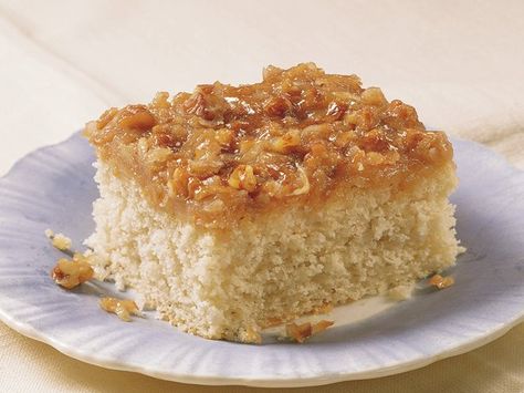 Coconut and pecans add a wonderful flavor to this crumb cake made using Bisquick Heart Smart® mix – a perfect dessert. Bisquick Pot Pie Recipe, Velvet Crumb Cake, Lazy Daisy Cake, Crumb Coffee Cakes, Crumb Cake Recipe, Coconut Dessert, Daisy Cakes, Bisquick Recipes, Coconut Desserts