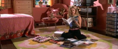 Elle Woods Room Aesthetic, Elle Woods Laptop Wallpaper, Elle Woods Bedroom, Elle Woods Room, Legally Blonde Movie, Movie Bedroom, Pink Places, Woods Aesthetic, Blonde Movie