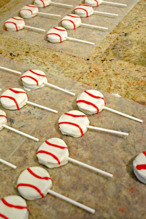 Red Sox Party, Baseball Snacks, Baseball Gender Reveal, Oreo Cake Pops, Oreo Cookie Pops, Themed Gender Reveal, Softball Ideas, Baseball Theme Birthday, Emoji Gifts