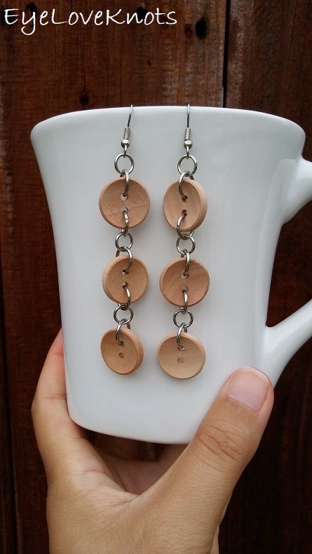 Button Trio Dangle Earrings – Easy Jewelry DIY Easy Jewelry Diy, Crystal Jewelry Diy, Diy Earrings Easy, Diy Jewelry To Sell, Diy Jewelry Earrings, Diy Jewelry Holder, Earrings Dangle Simple, Diy Jewelry Tutorials, Jewelry Box Diy