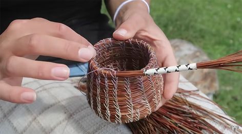 How to weave pine needle baskets | The Kid Should See This Pine Needle Weaving, Pine Straw Baskets, Pine Needle Crafts, Baskets Diy, Basket Weaving Diy, Native American Baskets, Basket Weaving Patterns, How To Weave, Willow Weaving