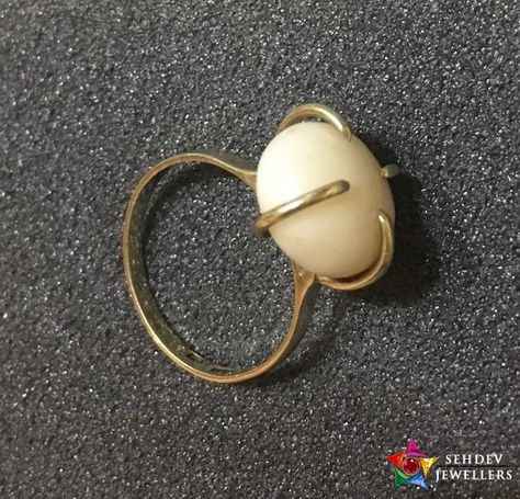 White coral ring to bless the native with astrological benefits #whitecoral #coral #moonga #coralgemstone #mars #stones #gemstones #astrology #benefits #naturalgemstones #rings #fashion #lifestyles #luxury White Coral Ring, Coral Ring, Rings Fashion, White Coral, Ring Gold, Mars, Natural Gemstones, Astrology, Gold Rings