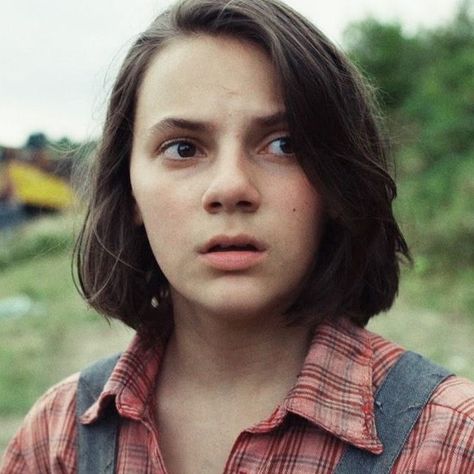 Lyra Belacqua, Dafne Keen, Chaos Walking, Dark Materials, Philip Pullman, His Dark Materials, Rise Of The Guardians, Dark Material, Detective Story