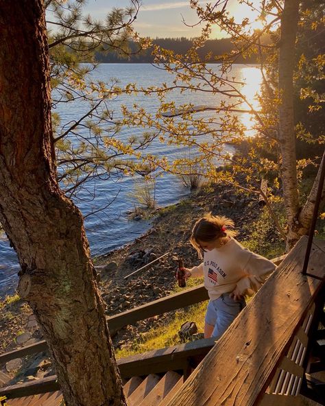 Lake photo girl on dock summer time Lake House Photo Ideas, Cottage Pictures Ideas, Lakehouse Photoshoot, Lakehouse Aesthetics, Lake House Aesthetic Summer, Lakehouse Aesthetic, Lake Pics, Lake House Aesthetic, Vintage Ralph Lauren Sweater