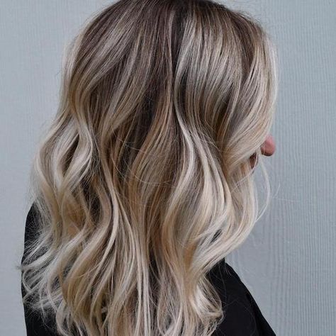 Hide Grey Hair, Hide Greys, Honey Blonde Hair Color, Grey Hair Coverage, Icy Blonde Hair, Covering Gray Hair, Perfume Floral, How To Lighten Hair, Blending Gray Hair