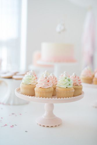 Pastel Cupcakes // Photo by Christie Graham Photography Pastel Cupcakes, Pretty Cupcakes, Tasty Dessert, Pellet Grills, Creative Cupcakes, Beautiful Cupcakes, Cute Cupcakes, Yummy Cupcakes, Bake Shop