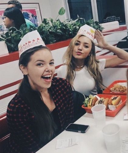 Cute pics of Peyton List with Miranda May Bunkd Disney Aesthetic, Camp Kikiwaka, Pfp Instagram Funny, Miranda May, Hey Jessie, Old Disney Channel Shows, Disney Jessie, 2010s Aesthetic, Old Disney Channel