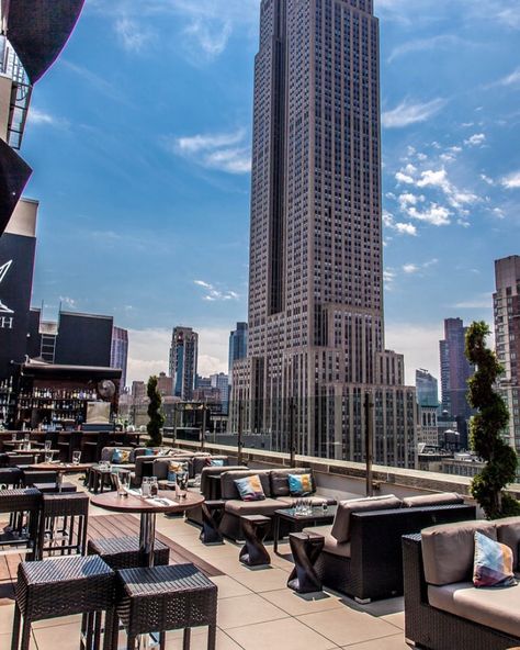 In the Heart of Midtown!  #midtown #Monarchnyc #empirestatebuilding #skybar #summer #heraldsquare #nycrooftop #skyview #sundayfunday #cocktails #rooftopbar #esb #views #potd #manhattan #beatifulweather #placestogo #weekendfun Manhattan Rooftop, Nyc Rooftop, Sky Bar, Sky View, Weekend Fun, Rooftop Bar, Willis Tower, Empire State Building, In The Heart