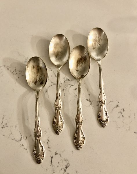 Tea Spoons Vintage, Spoon Tattoo, Wedding Silverware, Wedding Flatware, Gift Set Packaging, Coffee Cup Photo, Vintage Tea Sets, Antique Spoons, Painting Reference