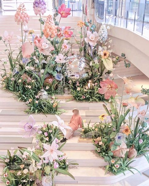 Hana Form (@hanaform) posted on Instagram • May 1, 2022 at 12:02am UTC Flowers Installation, Projection Design, Reading Garden, Events Decorations, Jewelry Store Displays, Exhibition Ideas, Floral Installations, Visual Merchandising Displays, Dream Wedding Decorations