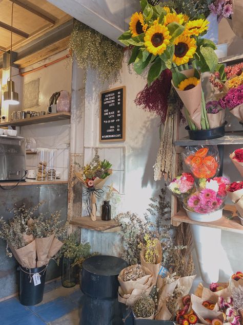 Flower Shop Cafe Aesthetic, Coffee Shop With Flowers, Bakery With Flowers, Floral And Coffee Shop, Flower Book Cafe, Bookstore Flower Shop, Bookstore And Flower Shop, Coffee Shop Flowers, Coffe Flowers Shop