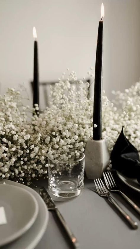 Monochromatic Wedding, Tafel Decor, Moody Wedding, Black White Wedding, Baby's Breath, Wedding Mood, Stone House, Black Wedding, Wedding Florist