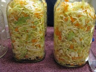 Canning Coleslaw, Canning Cabbage Recipes, Canning Cabbage, Canning Peppers, Pressure Canning Recipes, Canning Kitchen, Canning Pickles, Home Canning Recipes, Canning Vegetables