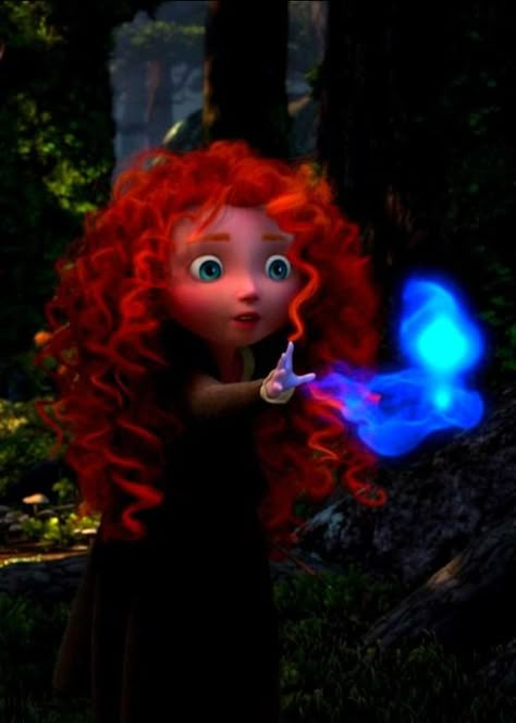 lil Merida's so cute!! I love when they show the princesses little like Merida, Tiana, and Rapunzel Prenses Merida, Will O The Wisp, Tattoo Disney, Princess Merida, Disney Brave, Merida Brave, Images Disney, Film Disney, Pinturas Disney