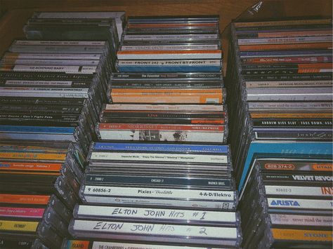 #trendy #vsco #vscocam #vscofilter #aesthetic #retro #grunge #cd #90s Vintage Aesthetic Retro, Cd Aesthetic, Old Cd, Bedroom Wall Collage, Perks Of Being A Wallflower, 90s Aesthetic, Music Aesthetic, Pretty Photos, Coldplay