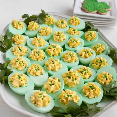 Turn egg whites pastel green with food dye to make your snacks St Patrick's Day-ready. Get the recipe at Food Jimoto.   - CountryLiving.com St Patrick's Day Appetizers, St Patricks Food, St Patrick Day Snacks, Devilled Eggs, St Patrick Day Treats, Desserts Ideas, St Patricks Day Food, Saint Patties, Irish Recipes