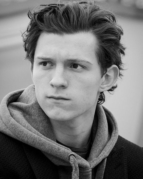 pinterest; rsegld Tom Holland Face, Fotos Hd 4k, Spiderman Christmas, Peter Parker Spiderman, Tom Holland Imagines, Tom Holland Peter Parker, Tom Holland Spiderman, Tommy Boy, Men's Toms