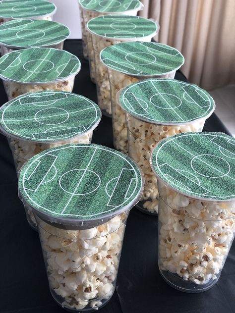 Boys Soccer Birthday Party, Soccer Birthday Theme, Soccer Team Party, Chivas Wallpaper, Soccer Party Decorations, Popcorn Decorations, Football Theme Birthday, Soccer Theme Parties, Football Birthday Cake