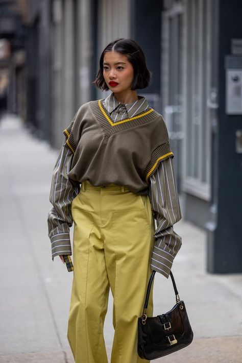 Street Style Fall Winter, Street Style Aesthetic, Oversized Puffer, New York Fashion Week Street Style, Nyc Street Style, Nyfw Street Style, Street Style Trends, Street Style Winter, Style Looks