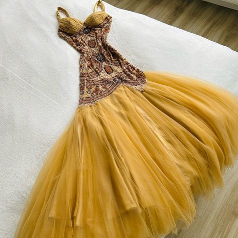 bubblebunniez vintage (@bubblebunniez) • Instagram photos and videos Orange Ball Gown, Dr Dresses, Baddie Fits, Clothing Pieces, Perfect Prom Dress, Tulle Prom Dress, Summer Party Dress, Evening Party Dress, Social Events