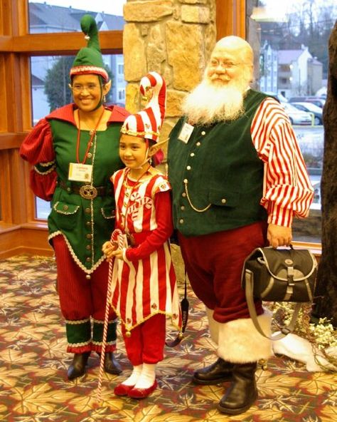 Santa and Elfs Santa Elf Costume, Santa Costumes, Elf Costumes, Elf The Musical, Santa Real, Elf Suit, Santa Claus Pictures, Santa Claus Outfit, Xmas Costumes