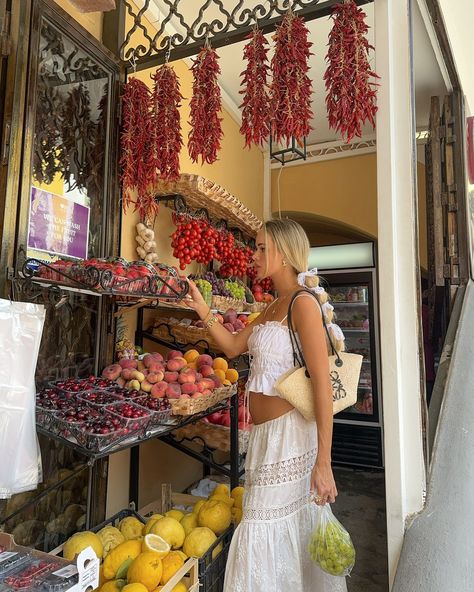 a summer day in Positano 🫶🏼 Dream Summer Aesthetic, Cute Casual Outfits For Spring, Casual Outfits For Spring, Fashion Hair Styles, Dressy Spring Outfits, Dressy Summer Outfits, Market Outfit, Italian Summer Outfits, Summer Outfits Casual