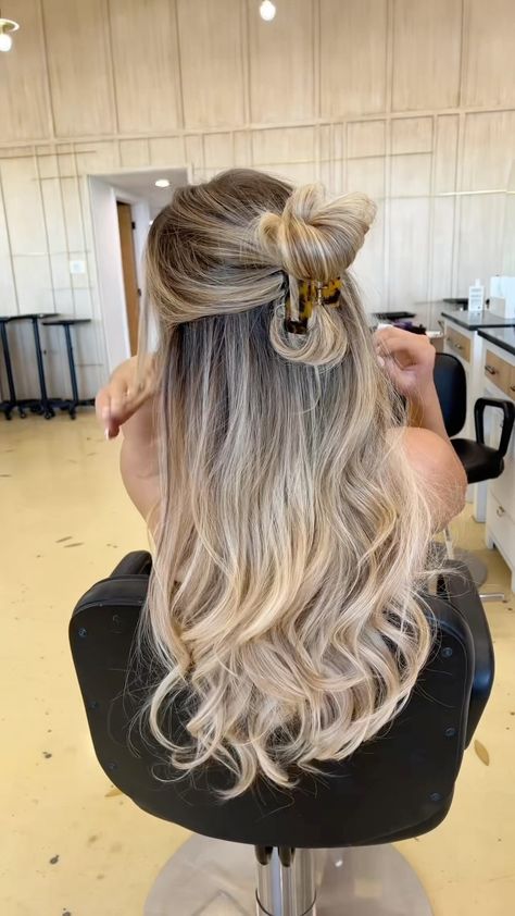 Half-up claw clip hairstyle🤩 w/ @kendy.du wearing @habithiddenextensions & @habithairx hidden wefts in vanilla almond butter💫 | Instagram Half Up And Down Claw Clip, Claw Clip With Extensions, Half Up Half Down With Clip, Half Up Mini Claw Clip, Half Up Half Down Claw Clip, Blonde Hair In Claw Clip, Blonde Claw Clip, Clip Hairstyles, Half Up Half Down