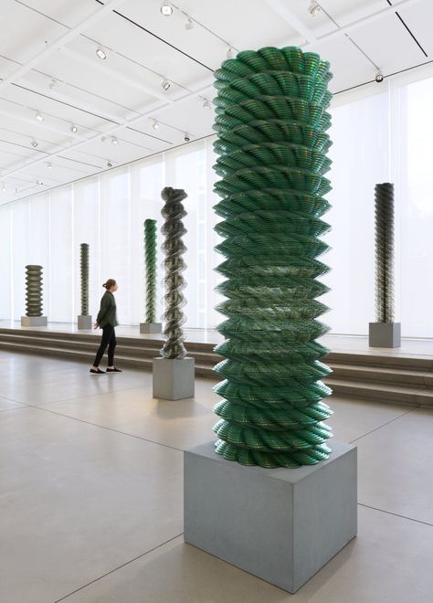 Tara Donovan Layers 200,000 CDs into Twisting Totems of Physical Data — Colossal Pace Gallery, Tara Donovan, Installation Street Art, Food Sculpture, Decoupage Diy, How To Shade, Modern Crafts, Art Magazine, Visual Culture