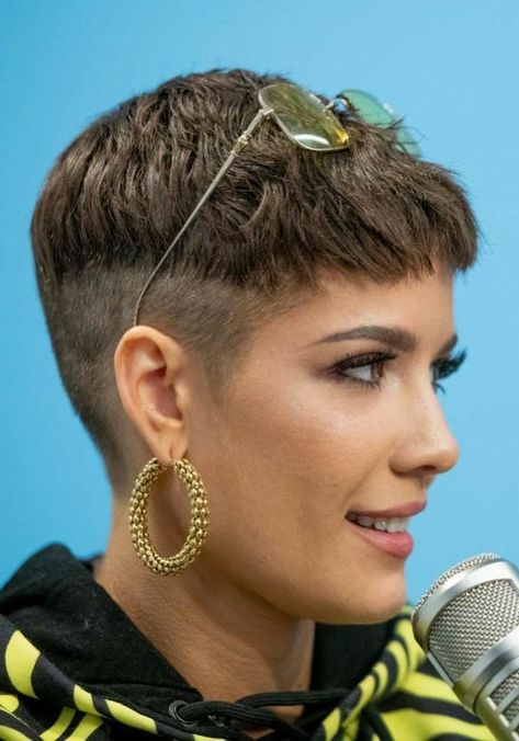 Woman Fade Haircut, Halsey Haircut, Halsey Short Hair, Halsey Hair, Short Haircuts Ideas, Pixie Haircut Ideas, Haircuts Ideas, Bald Hair, Short Hair Undercut