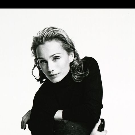 Kirsten Scott Thomas, Kristin Scott Thomas 90s, Kristin Scott Thomas Style, Kristen Scott Thomas, Elegant Poses, Kristin Scott, Kristin Scott Thomas, Scott Thomas, Dry Martini