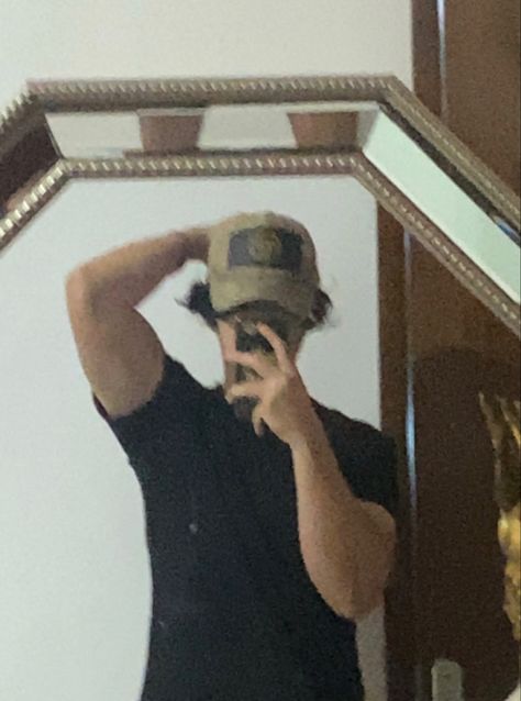 tumblr boy Men Mirror Selfie Poses, Mirror Pic Men, Athletic Boy Aesthetic, Gym Mirror Selfie Men, Men Mirror Pics, Boy Mirror Pic, Boy Mirror Selfie, Men Mirror Selfie, Mirror Selfie Men