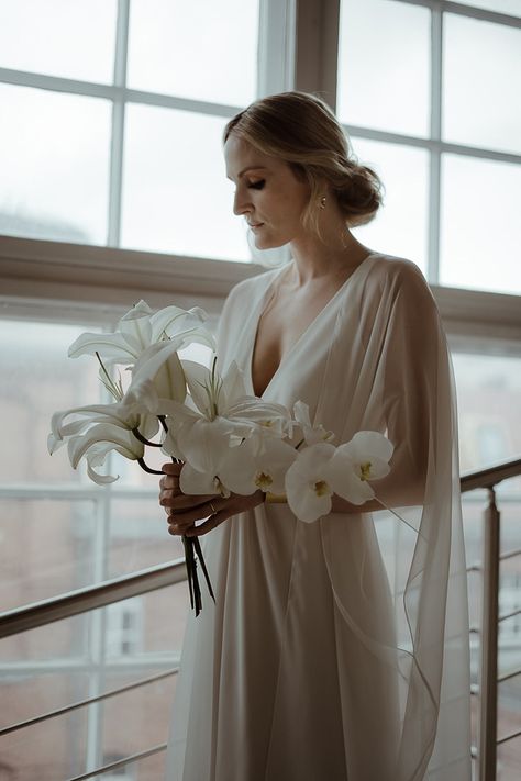 Utterly Chic Black And White Elopement Inspiration The Lane Weddings, Contemporary Bridal Bouquet, Contemporary Bouquet, Black And White Elopement, Modern Contemporary Wedding, Modern Bridal Bouquets, Modern Wedding Bouquets, Elegant Wedding Bouquets, Modern Bouquet