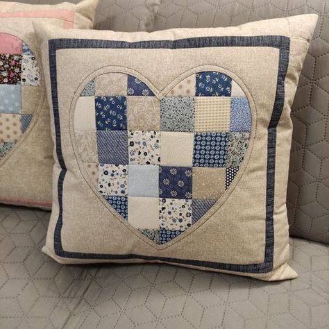 Sewing Pillow Patterns, I Love My Grandma, Patchwork Quilting Designs, Quilted Pillow Covers, Cushion Embroidery, Pillows Decorative Diy, Diy Pillow Covers, Sewing Cushions, Pillow Projects