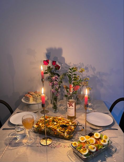 Intimate Anniversary Dinner At Home, At Home Dinner Date Ideas Table Settings, Dinner Date At Home Aesthetic, Italian Date Night Aesthetic, Dinner For Two Set Up At Home, Dinner Date Aesthetic Home, Couple Dinner Date Aesthetic Home, Romantic Dinner Setting At Home For Two, Dinner Date Set Up