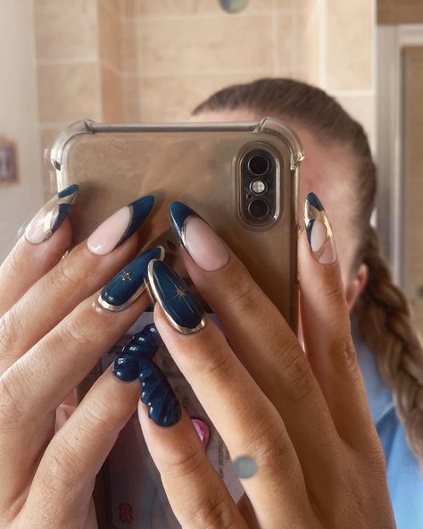 Blue Base Nail Designs, Navy White And Gold Nails, Blue And Gold Chrome Nails, Nail Into Almond, Blue With Gold Nails, Blue Nail Extensions, Navy Blue Gold Nails, Blue Brown Nails, Gold And Navy Nails