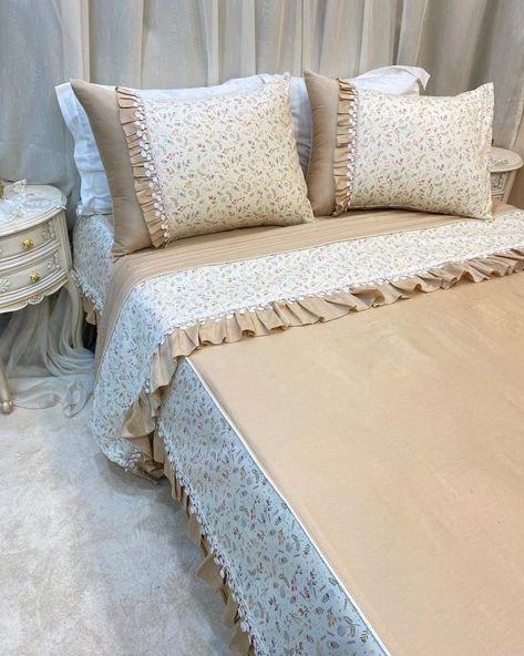 Bed Sheet Design, Bedsheets Designs, Draps Design, Kids Bedroom Furniture Design, Bedroom Comforter Sets, Bed Cover Design, Bow Pillows, Designer Bed Sheets, Embroidered Duvet Cover