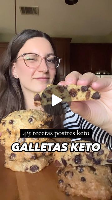 Karen E Ramirez Garcia | Recetas keto on Instagram: "4 de 5 recetas de postres keto: GALLETAS KETO 🍪    ✅ SIN AZÚCAR  ✅ SIN GLUTEN  ✅ DELICIOSAS   🥰 GRACIAS POR APOYAR MI TRABAJO: ❤️ Dale amorcito si te gustaron estas galletas ⭐️ Comenta, comparte y sígueme para más recetas  📌 INGREDIENTES PARA 10-12 GALLETAS:  ✔️ 1 taza de harina de almendras ✔️ 1/4 taza de eritritol o monk fruit  ✔️ 2 huevo grandes ✔️ 1/2 taza de mantequilla de almendras ✔️ 1/2 cdita de polvo para hornear ✔️ Una pizca de sal ✔️ 1/2 taza de chispas de chocolate sin azúcar  ⏰ Horno 180 C / 350 F por 20–30 minutos ✅ Está receta es tan fácil cómo seguir los pasos del video.  . . #galletassaludables #galletassingluten #postresketo #ketocookies #postressaludables #soycetogenica" Galletas Keto, Postres Keto, Postre Keto, Monk Fruit, Recetas Keto, Gluten Free Sugar Free, February 15, Sin Gluten, Keto Dessert