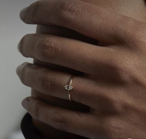 Minimal Rings Gold, Simple Wedding Rings Gold, Simple Classy Engagement Rings, Classy Engagement Rings, Simple Wedding Rings, Minimal Rings, Wedding Rings Gold, Engagement Rings Gold, Classy Engagement Ring