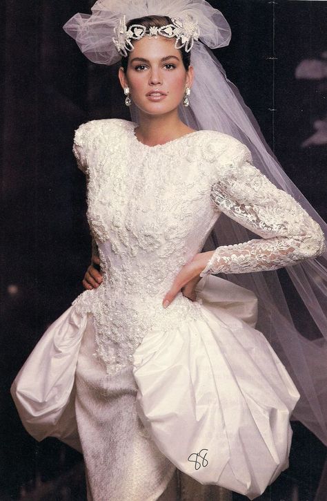 Wedding Dress. Cindy Crawford. #1980's #Weddingdress #weddings #cindycrawford Wedding Dresses 80s, 90s Wedding Dress, 1980s Wedding, 80s Wedding, Gaun Fashion, 1980s Dresses, Wedding Gowns Vintage, Kaia Gerber, A Wedding Dress