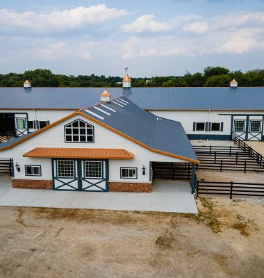 Indoor Horse Arena With Stalls, Horse Barn With Indoor Arena, Horse Arena Ideas, Horse Barn Designs Layout, Entrance Layout, Horse Barn Ideas, Metal Horse Barns, Horse Farm Layout, Dream Barn Stables