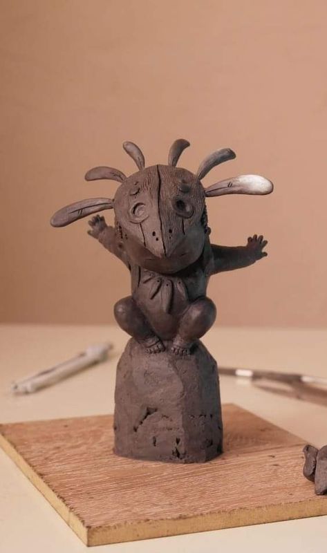 Monster Clay Sculpture Ideas, Clay Models Sculpture, Ceramic Sculpture Figurative Ideas, Clay Character Sculpture, Monster Ceramics, Animal Sculptures Clay, Ceramic Animals Sculpture, Cool Clay Sculptures, Ceramic Creatures