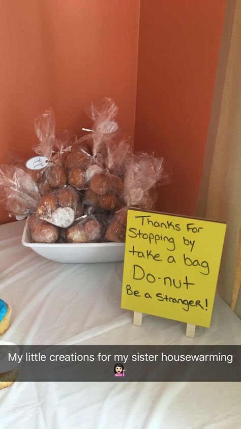 Housewarming creation for my sisters party. #Housewarming #Donuts #Cute #ThankYouBags   All materials from Michael's and Donuts Holes from local bakery. Total Success at the Housewarming. House Warming Party Favors Diy, Small Housewarming Party, House Warming Favor Ideas, House Warming Party Game Ideas, House Warming Party Favor, Fall House Warming Party Ideas, House Warming Party Ideas Food, Fall Housewarming Party Ideas, House Warming Party Ideas Themes